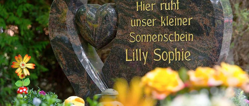 Die kleine Lily starb vor zwei Jahren im Krankenhaus. Sie war nach einem Einbruch durch die Eisdecke eines Sees wegen Unterkühlung ins Koma gefallen.