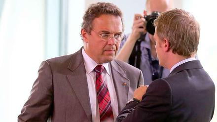 Bundesinnenminister Hans-Peter Friedrich reist heute in die USA um in Washington „Klartext“ über den Prism-Skandal zu reden. 