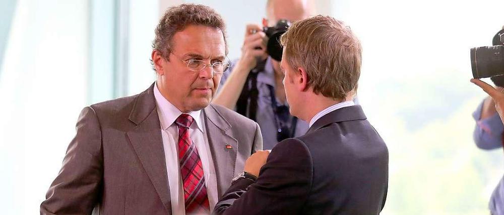 Bundesinnenminister Hans-Peter Friedrich reist heute in die USA um in Washington „Klartext“ über den Prism-Skandal zu reden. 