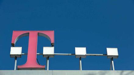  In mehreren Ländern fanden Razzien bei Telekomfirmen durch die EU-Kommission statt, darunter auch die Deutsche Telekom. Die Vorwürfe werden von der Telekom zurückgewiesen. 