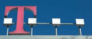 In mehreren Ländern fanden Razzien bei Telekomfirmen durch die EU-Kommission statt, darunter auch die Deutsche Telekom. Die Vorwürfe werden von der Telekom zurückgewiesen. 