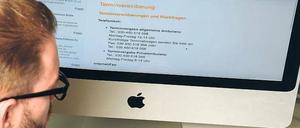 Mühsam. Auf den Webseiten der Institute und Praxen können Patienten suchen.
