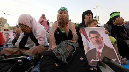 Unterstützer von Präsident Mursi nahe der Rabaa al-Adawiya-Moschee bei einem Sitzstreik.