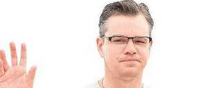 In "Elysium" (Kinostart 15.August) spielt Matt Damon einen tätowierten finsteren Action-Helden. Zum Interview erschien er eher brav.