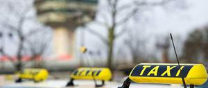 Taxis am Flughafen Tegel.