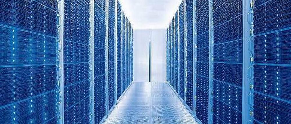 Zur Internetwirtschaft zählen unter anderem Soziale Netzwerke, Videoportale und Cloud-Dienste. Unser Bild zeigt einen Serverraum von Strato. 