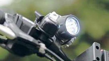 Bald erlaubt. Akku-Steckleuchten am Fahrradlenker. 