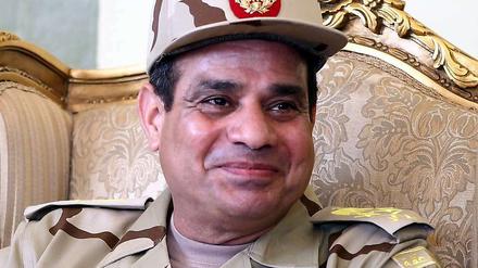 Er gilt als strategischer Kopf, scharfer Intellektueller und Mann der klaren Worte: General Abdel Fattah al-Sisi, Verteidigungsminister und Oberbefehlshaber der ägyptischen Armee, könnte Präsident Mursi zu Fall bringen.