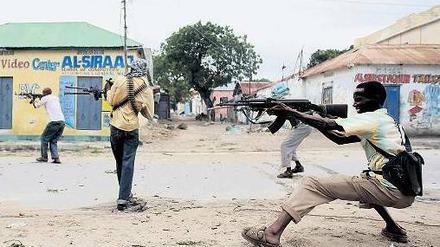Verkämpft. Bei einer Studie unter tausenden ehemaligen Kämpfern in afrikanischen Krisenregionen sagte die Hälfte der Befragten, sie fühlten sich von der Gewalt davongetragen, sobald die Auseinandersetzungen beginnen (hier islamistische Rebellen in Somalia). 