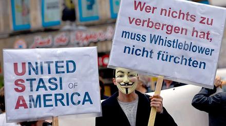 Demonstranten in Hannover protestierten am Samstag gegen das Spähprogramm Prism der NSA. Da war das Ausmaß für Deutschland noch gar nicht bekannt.
