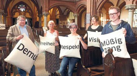 Inspirationen. Mit dieser Kunstaktion wollen die Kirchen- und Kiezengagierten die Besucher zum Nachdenken anregen.