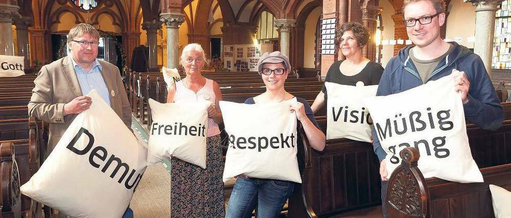 Inspirationen. Mit dieser Kunstaktion wollen die Kirchen- und Kiezengagierten die Besucher zum Nachdenken anregen.
