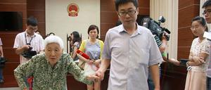 Klage gegen Tochter gewonnen. Die 77-jährige Chu im Gericht.