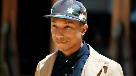Cool mit Öko. Pharrell Williams macht was gegen Plastikmüll. Aus Verpackungen wird Garn für Stoffe und Burton macht daraus Taschen. 
