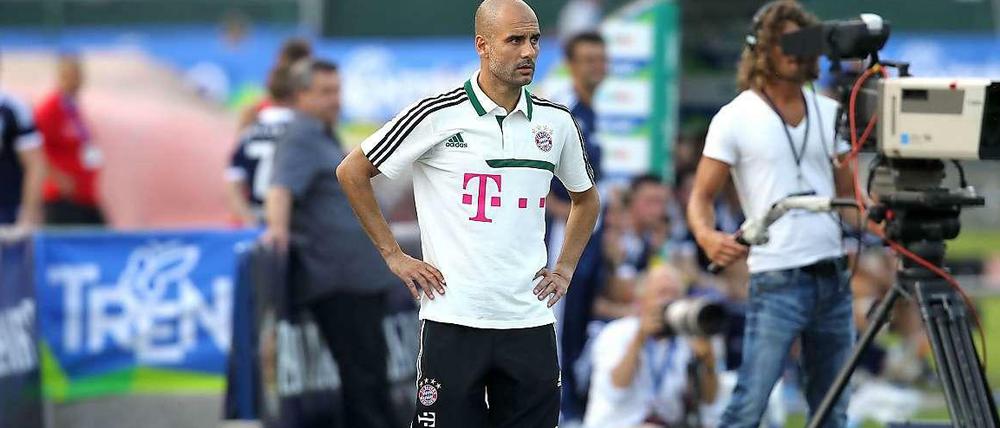 Schau'n mer mal zu: Josep Guardiola kann sich nicht über mangelndes Zuschauerinteresse bei den Auftritten des FC Bayern beschweren. Über zu wenige Möglichkeiten für Geheimtrainings schon.