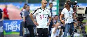 Schau'n mer mal zu: Josep Guardiola kann sich nicht über mangelndes Zuschauerinteresse bei den Auftritten des FC Bayern beschweren. Über zu wenige Möglichkeiten für Geheimtrainings schon.
