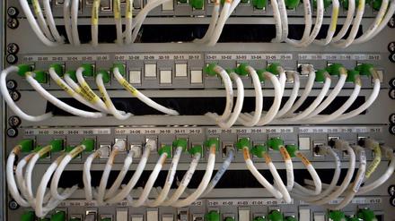 Die Bundesregierung hat mit Verwunderung und Befremden auf mögliche Abhöraktivitäten des US-Geheimdienstes reagiert.
