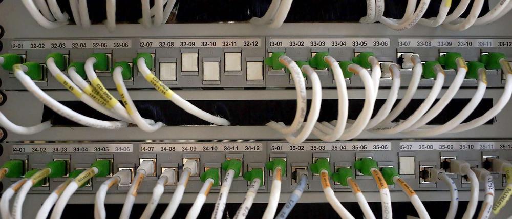 Die Bundesregierung hat mit Verwunderung und Befremden auf mögliche Abhöraktivitäten des US-Geheimdienstes reagiert.