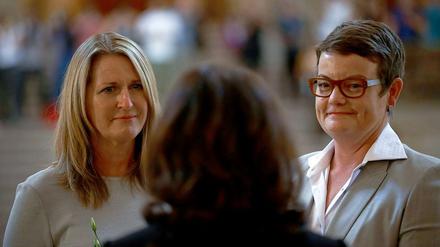 Kris Perry und Sandy Stier sind glücklich über die Entscheidung des kalifornischen Gerichts. Das Paar gehörte zu denjenigen, die gegen das Verbot geklagt hatten.