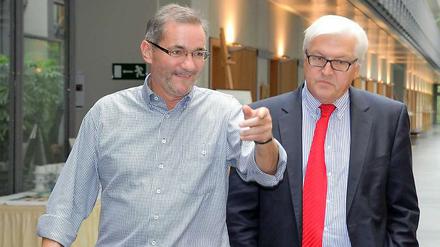 Keine Diskussion. Frank-Walter Steinmeier weist die Gerüchte über die Nachfolge von Brandenburgs Ministerpräsidenten Platzeck zurück. 