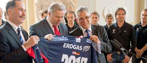 Peter John Lee (r.), ist seit 2000 Manager der Eisbären. In der Amtszeit des gebürtigen Engländers wurden die Berliner sieben Mal Deutscher Meister.
