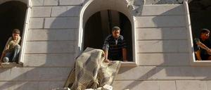 Zerstörte Häuserfassade in Aleppo, nach einem Luftangriff von Assads Armee.