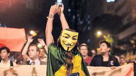 Von Randalen und Gewalt berichten Brasiliens große Sender, obwohl es viele friedliche Proteste gibt. Also greifen die Demonstranten selbst zur Kamera. Foto: rts