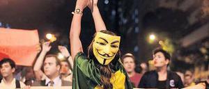 Von Randalen und Gewalt berichten Brasiliens große Sender, obwohl es viele friedliche Proteste gibt. Also greifen die Demonstranten selbst zur Kamera. Foto: rts