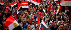 Immer mehr Menschen wenden sich gegen Mohammed Mursi und gehen auf die Straße - auch das Militär hat ihm jetzt ein Ultimatum gestellt.