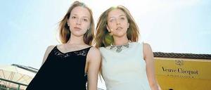 Blickpunkt Mode. In der zehnten Klasse starteten Vanessa Schümmelfeder (links) und Jana Strohbücker ihren Blog. Mit Fotos von sich selbst in immer neuen Lieblingsoutfits.