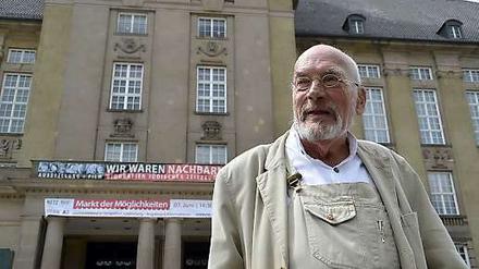 "Löwenzahn"-Moderator Peter Lustig vor dem Schöneberger Rathaus: "Ein harter Tag"