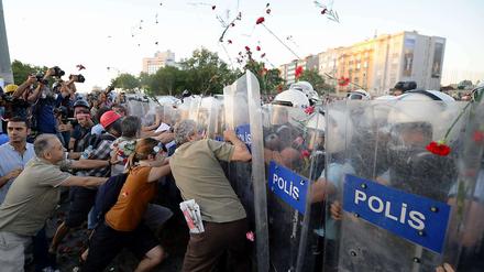 Die Polizei geht mit Härte gegen die Demonstranten in Istanbul vor.