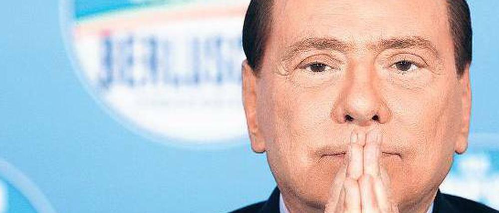 Silvio Berlusconi sieht sich als milden Helfer in der Not, nicht als Straftäter. Im Prozess gegen ihn ist der ehemalige Regierungschef bisher nur einmal persönlich erschienen.