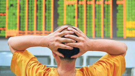 Angst vor der Wachstumsbremse. Die chinesische Notenbank fordert die Banken zu mehr Vorsicht bei der Kreditvergabe auf – die Aktienkurse fallen. Foto: Reuters