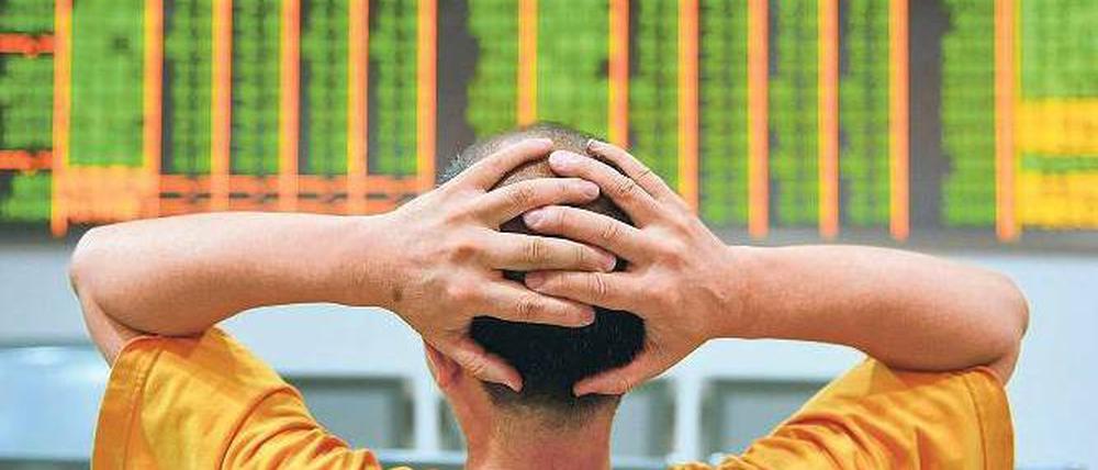 Angst vor der Wachstumsbremse. Die chinesische Notenbank fordert die Banken zu mehr Vorsicht bei der Kreditvergabe auf – die Aktienkurse fallen. Foto: Reuters
