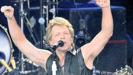 Lederwesten-Held. Jon Bon Jovi am Dienstagabend in der Waldbühne.
