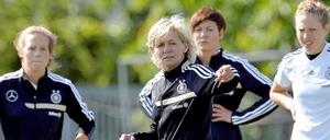 Nationaltrainerin Silvia Neid versucht ihre Spielerinnen vor der Europameisterschaft auf ein gemeinsames Ziel einzuschwören.