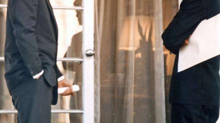 Brüder - auch im Geiste. John F. Kennedy (links) und sein Bruder Robert im März 1963 vor dem Oval Office in Washington.