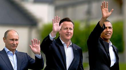 Bewegung beim G-8-Gipfel in Nordirland: PCameron, Obama (v.l.)