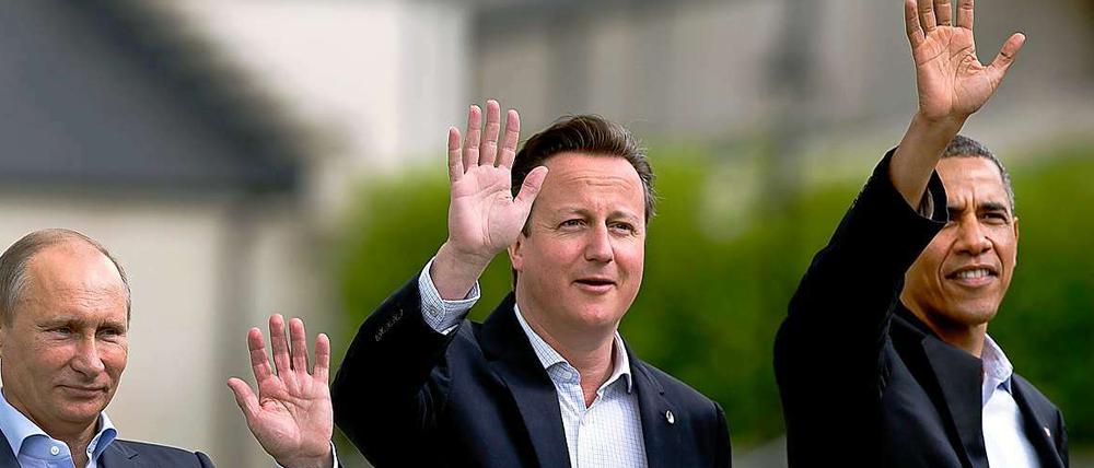 Bewegung beim G-8-Gipfel in Nordirland: PCameron, Obama (v.l.)