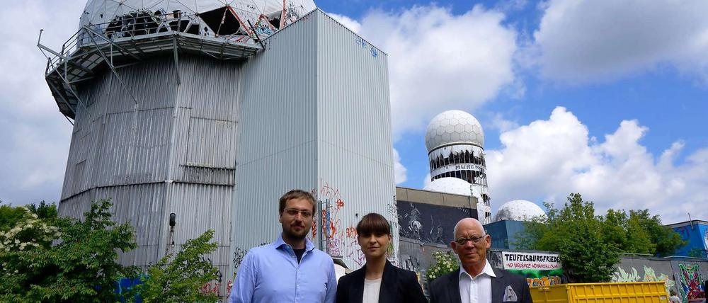 Rettet die Ruinen. Das wünschen sich die Buchautoren Robert Haesecke-Diesing (links) und Katharina Beckmann sowie Investor Hartmut Gruhl.