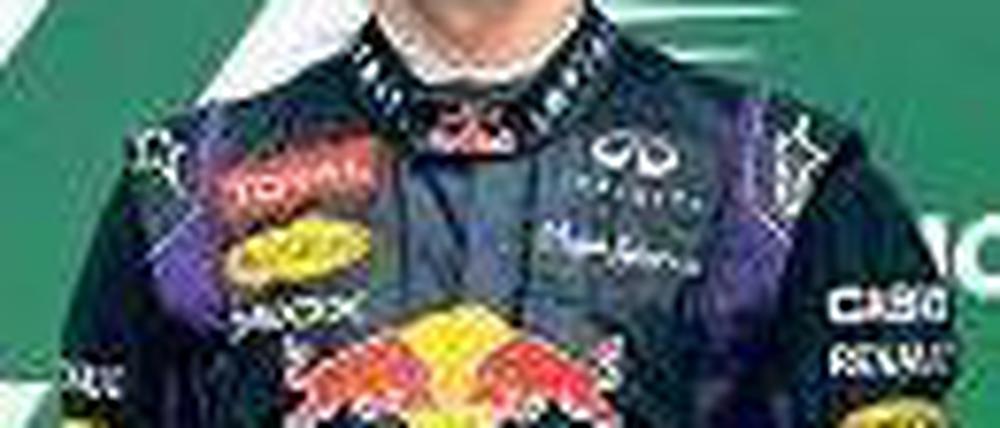 Erfolg zum Genießen. Sebastian Vettel bei der Siegerehrung in Montreal. Foto: AFP