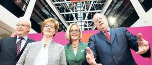 Wenigstens die Quote stimmt. Es sind sowohl sechs Männer, als auch sechs Frauen in das Kompetenzteam von Peer Steinbrück berufen worden.