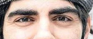 Der Hamburger Filmemacher Fatih Akin ("Soul Kitchen", "Gegen die Wand") hat den türkischen Staatspräsidenten Abdullah Gül in einem offenen Brief dazu aufgefordert, die Gewalt in seinem Land zu beenden. Zusammen mit rund 40 weiteren Künstlern appellierte er zudem an Kanzlerin Angela Merkel. 