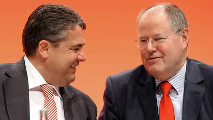 Friede, Freude, Eierkuchen? Gabriel und Steinbrück demonstrieren Einigkeit.