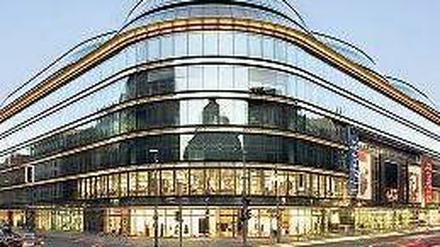 Noble Aufwertung. In der Berliner Friedrichstraße - hier das Kaufhaus Galeries Lafayette - wollen die Anlieger noch enger kooperieren.