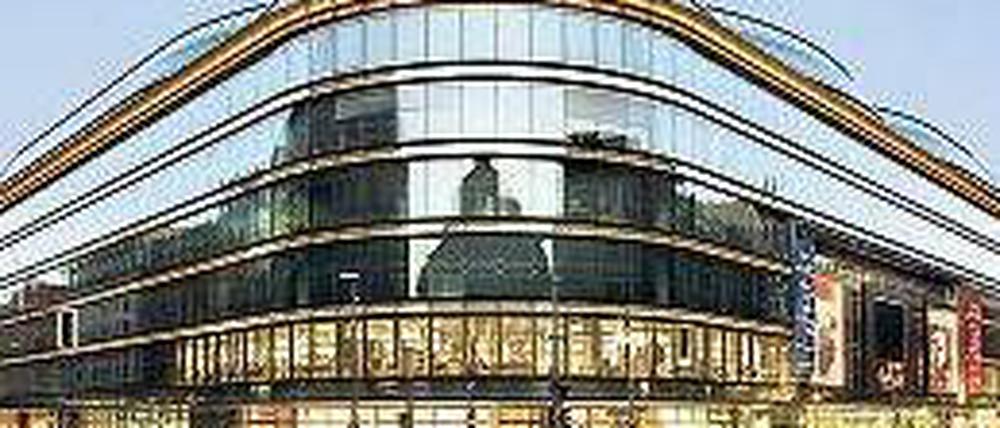 Noble Aufwertung. In der Berliner Friedrichstraße - hier das Kaufhaus Galeries Lafayette - wollen die Anlieger noch enger kooperieren.