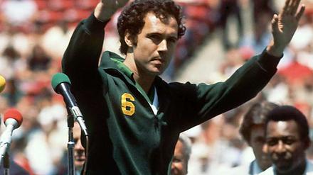Der Kaiser und ein Volk. Franz Beckenbauer im Trikot von Cosmos New York.