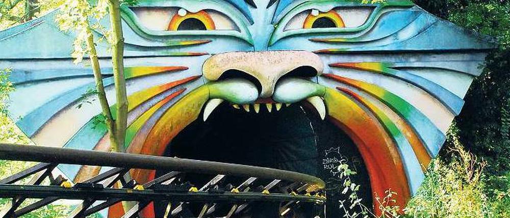 Spuk auf der Spielwiese. Berlin lockt Künstler und Investoren an. Der Spreepark im Plänterwald soll versteigert werden.