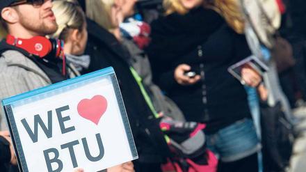 „Wir lieben die BTU“. Uniangehörige protestieren in Cottbus gegen die Fusion. 